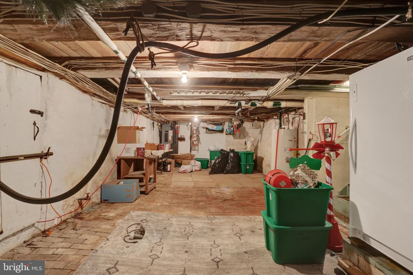 114 E Market St Property Photo 40