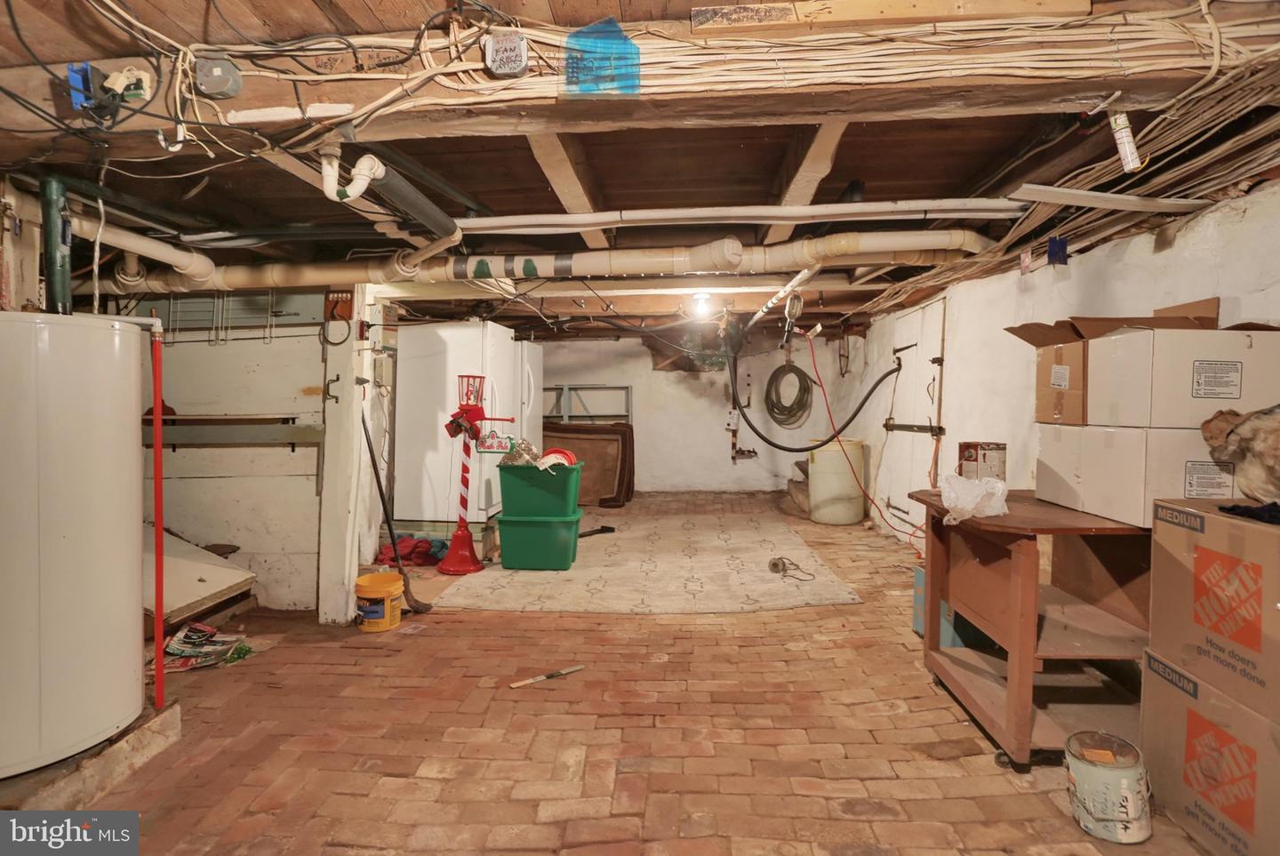 114 E Market St Property Photo 41