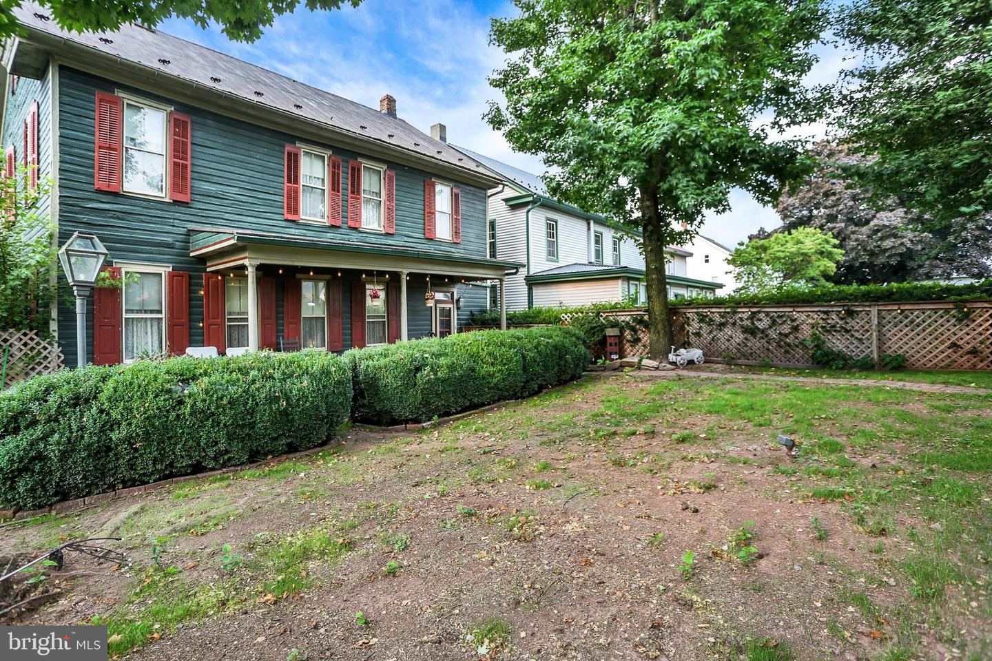 114 E Market St Property Photo 43