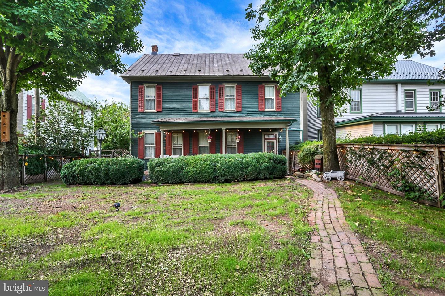 114 E Market St Property Photo 44