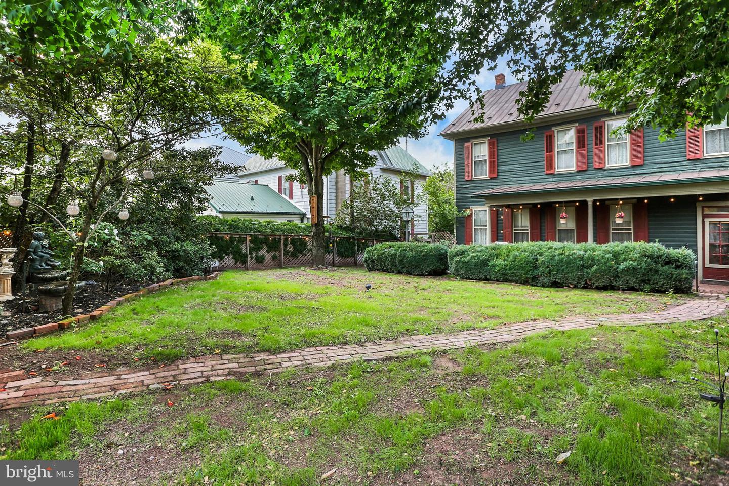 114 E Market St Property Photo 45