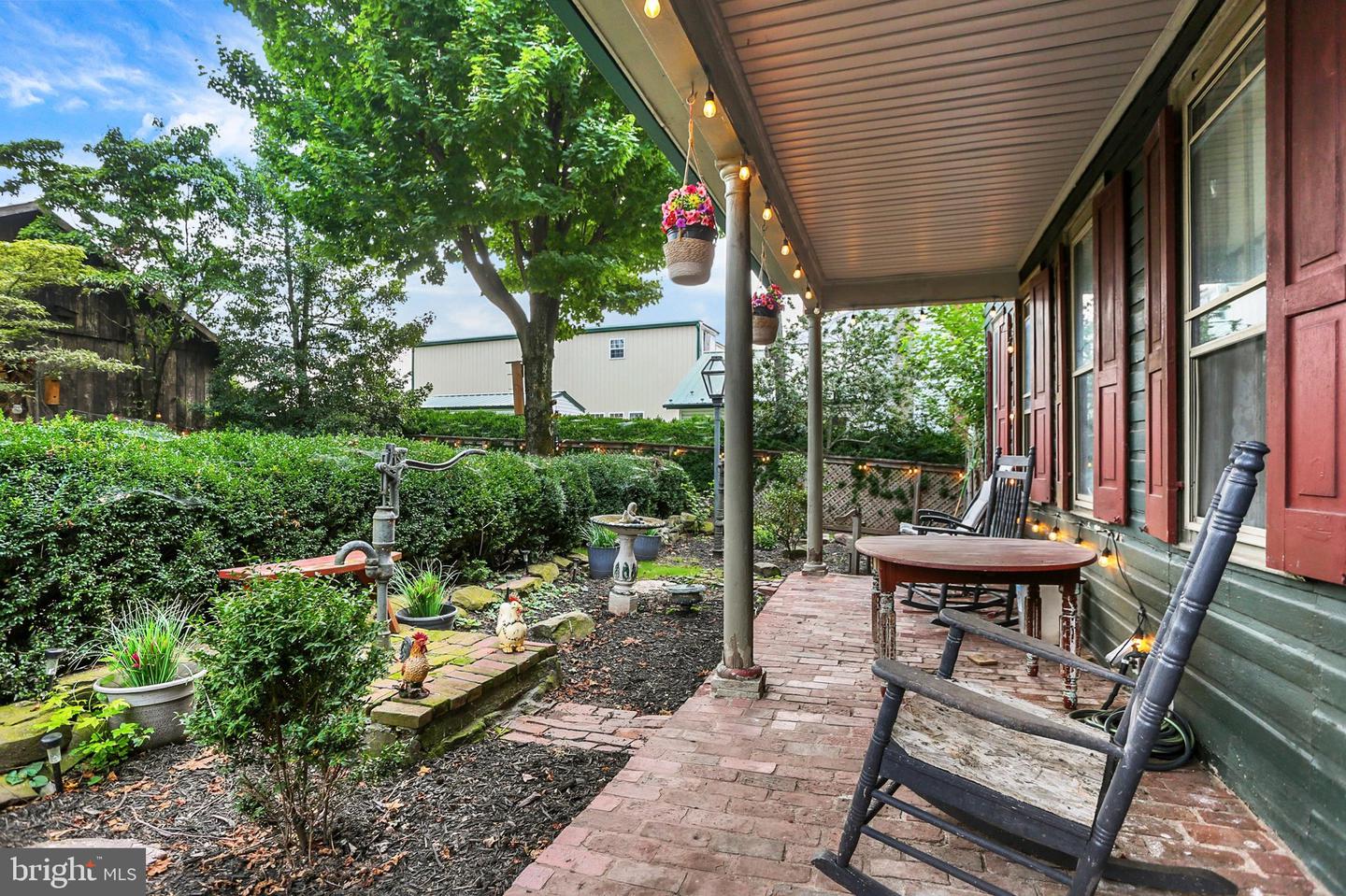 114 E Market St Property Photo 56