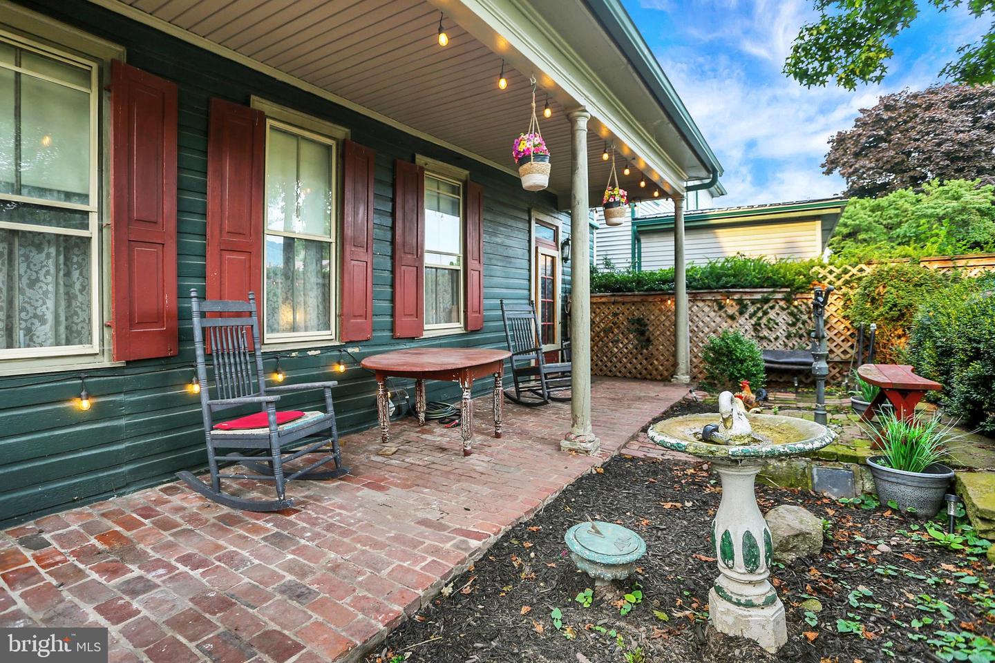 114 E Market St Property Photo 57