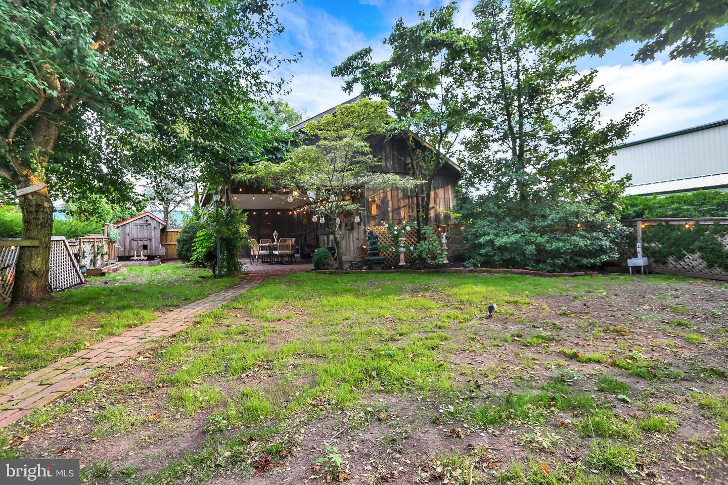 114 E Market St Property Photo 58