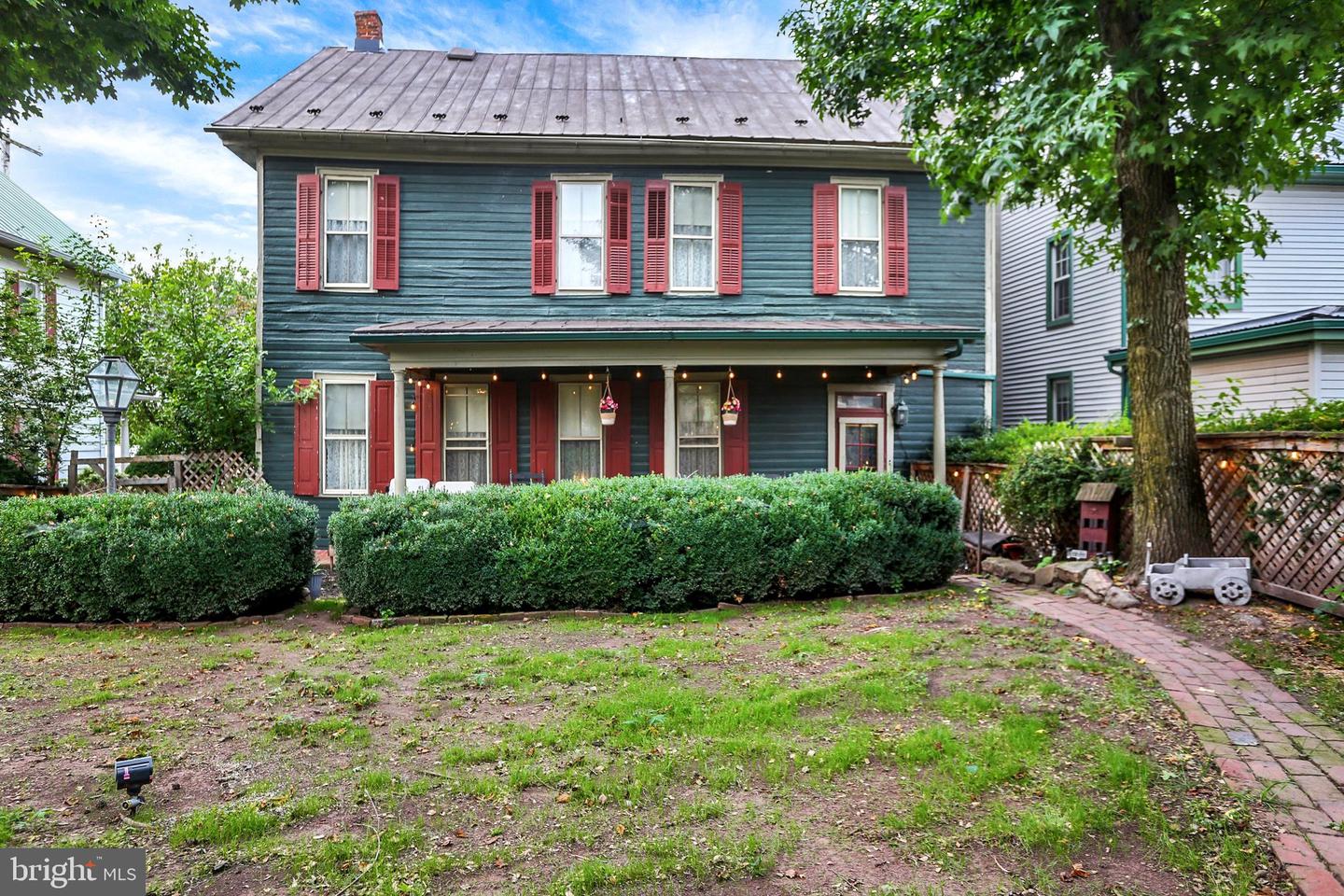 114 E Market St Property Photo 59