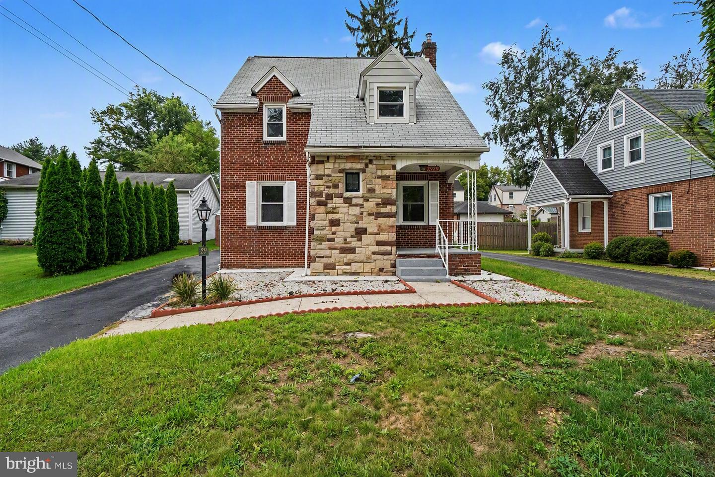 2929 Locust Ln Property Photo 1
