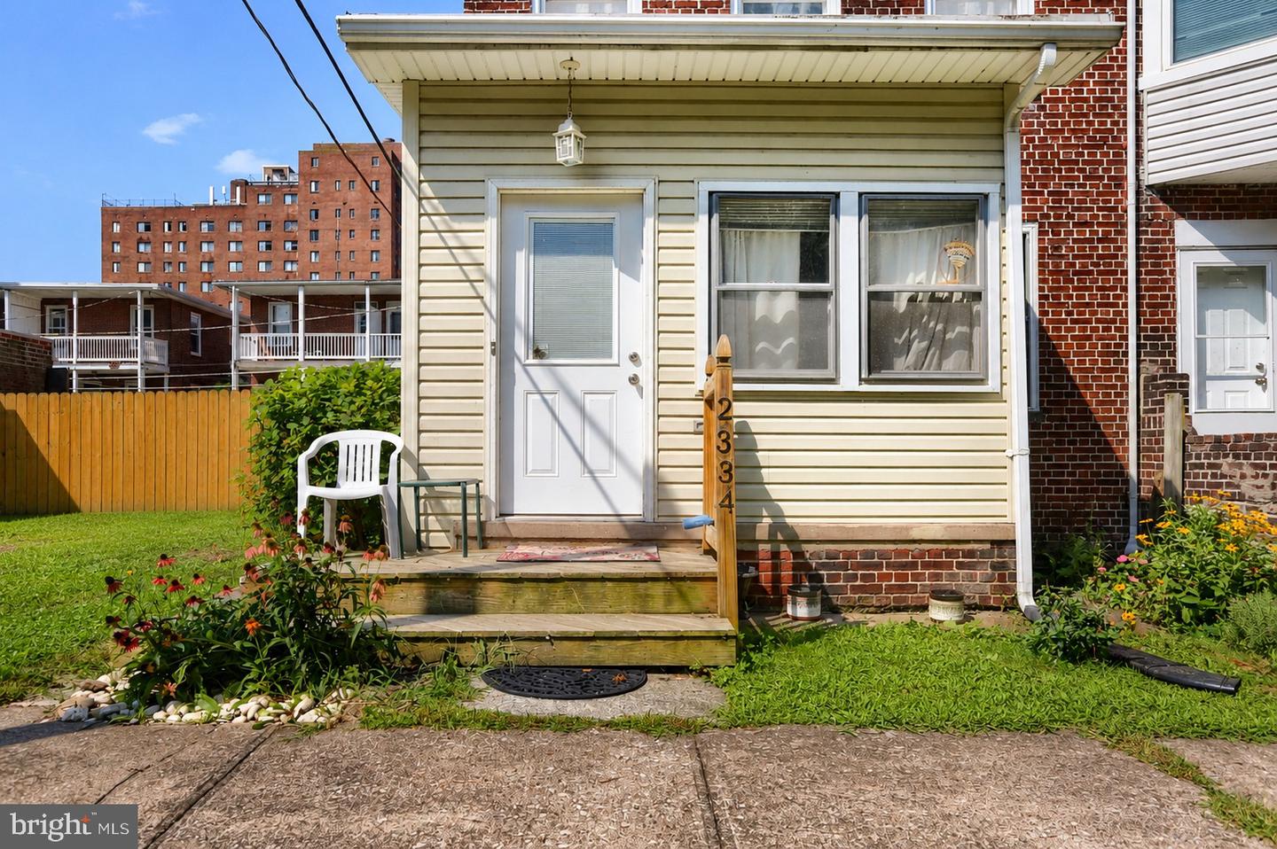 2334 Penn St Property Photo 1