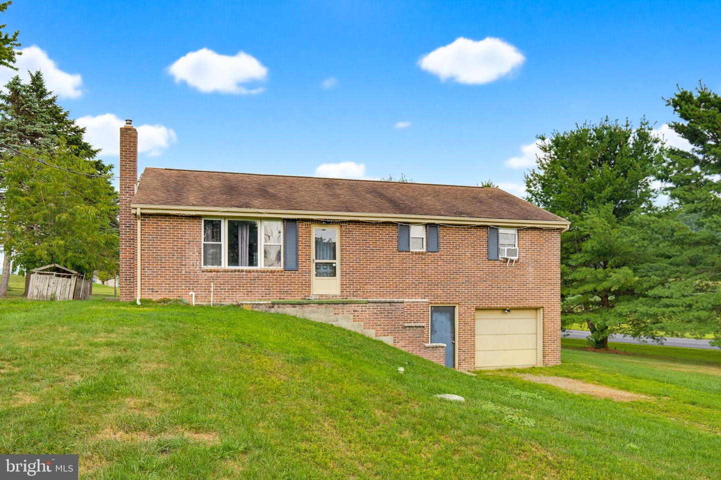211 Kocher Ln Property Photo 1