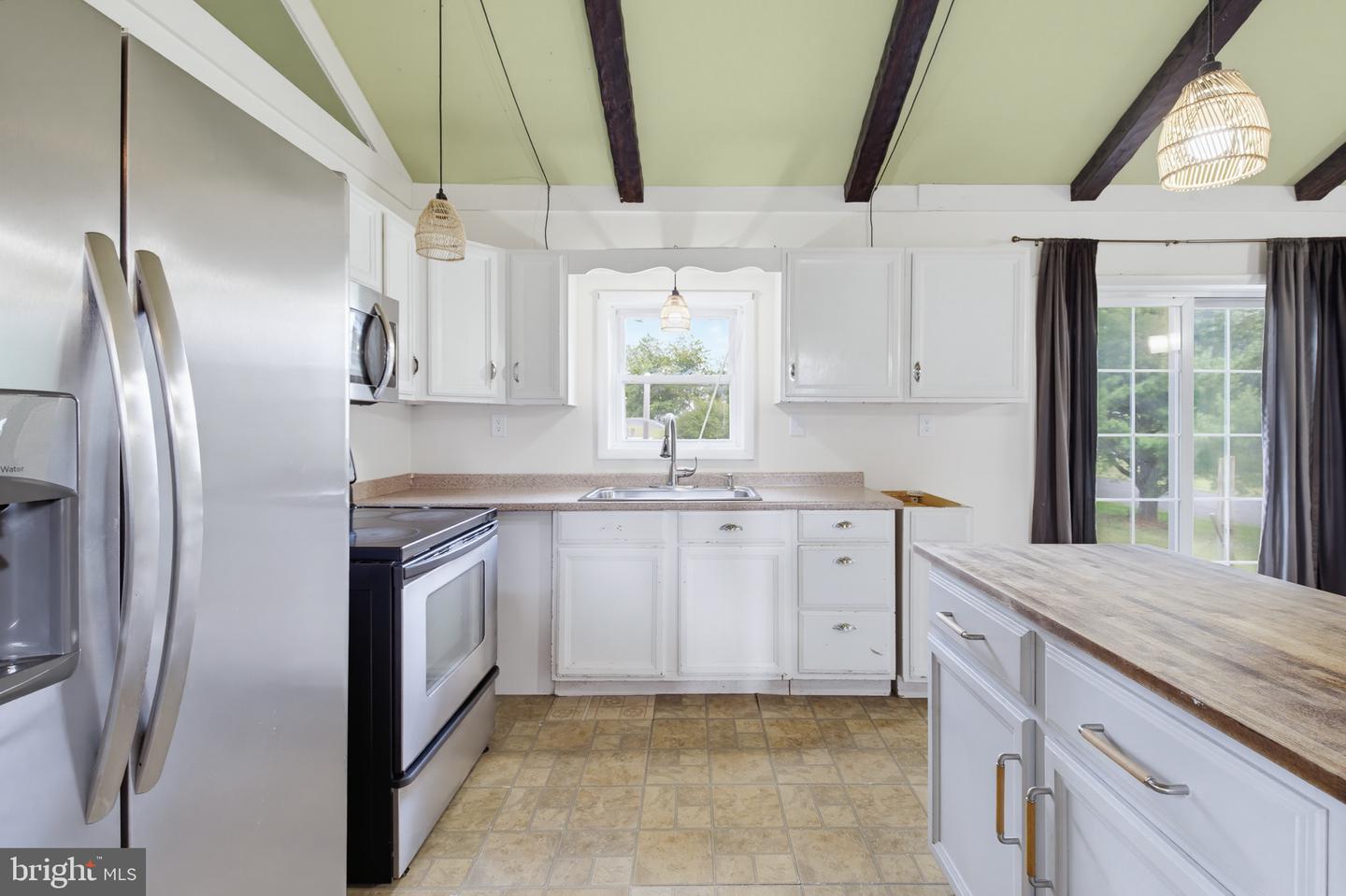 211 Kocher Ln Property Photo 14