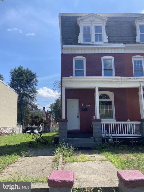 1533 Berryhill St Property Photo 1