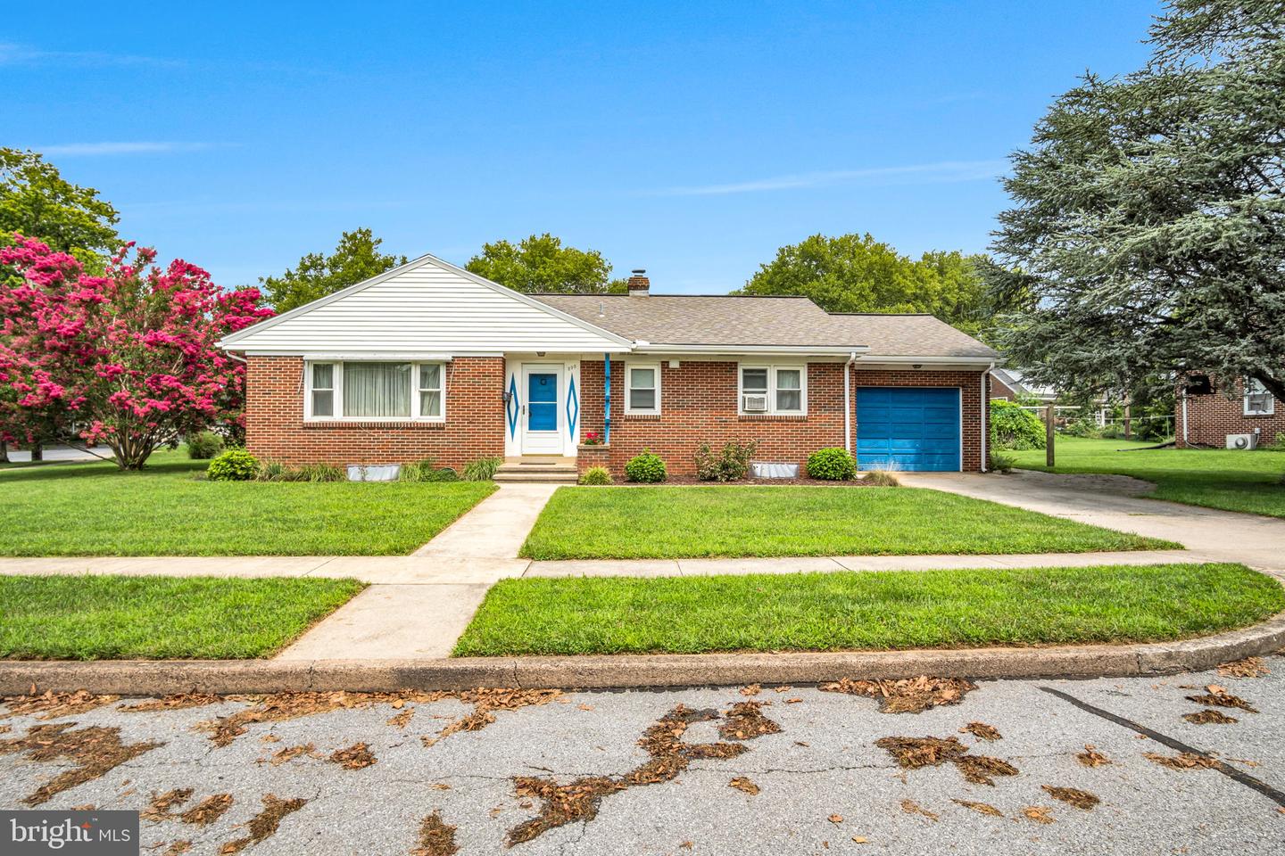 290 DOGWOOD DR