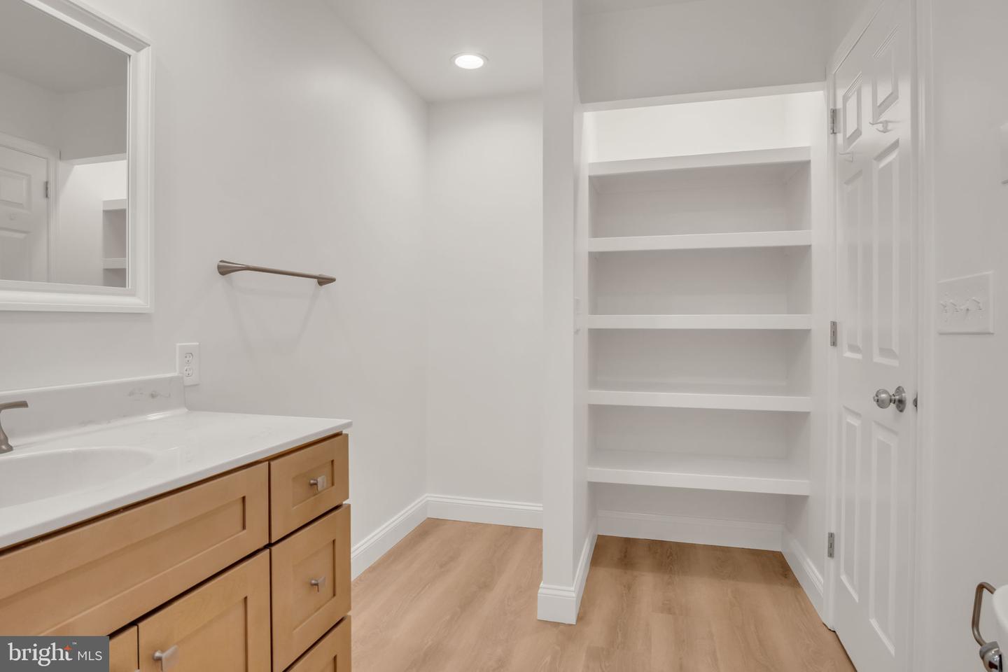 1127 Wicklow Ct Property Photo 28