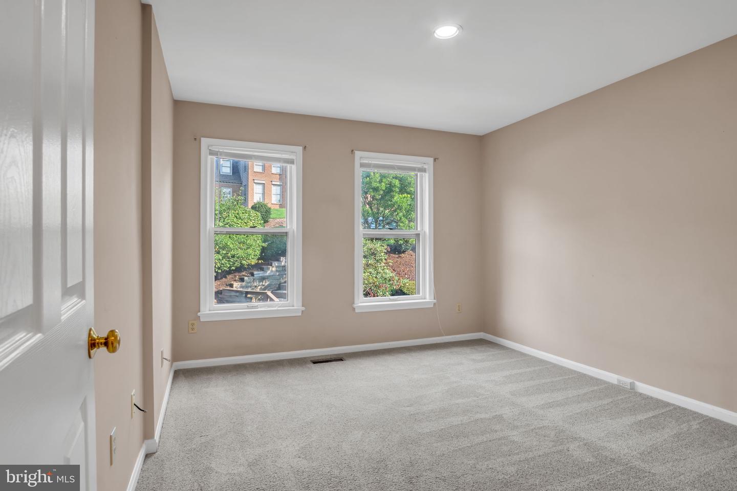 1127 Wicklow Ct Property Photo 29