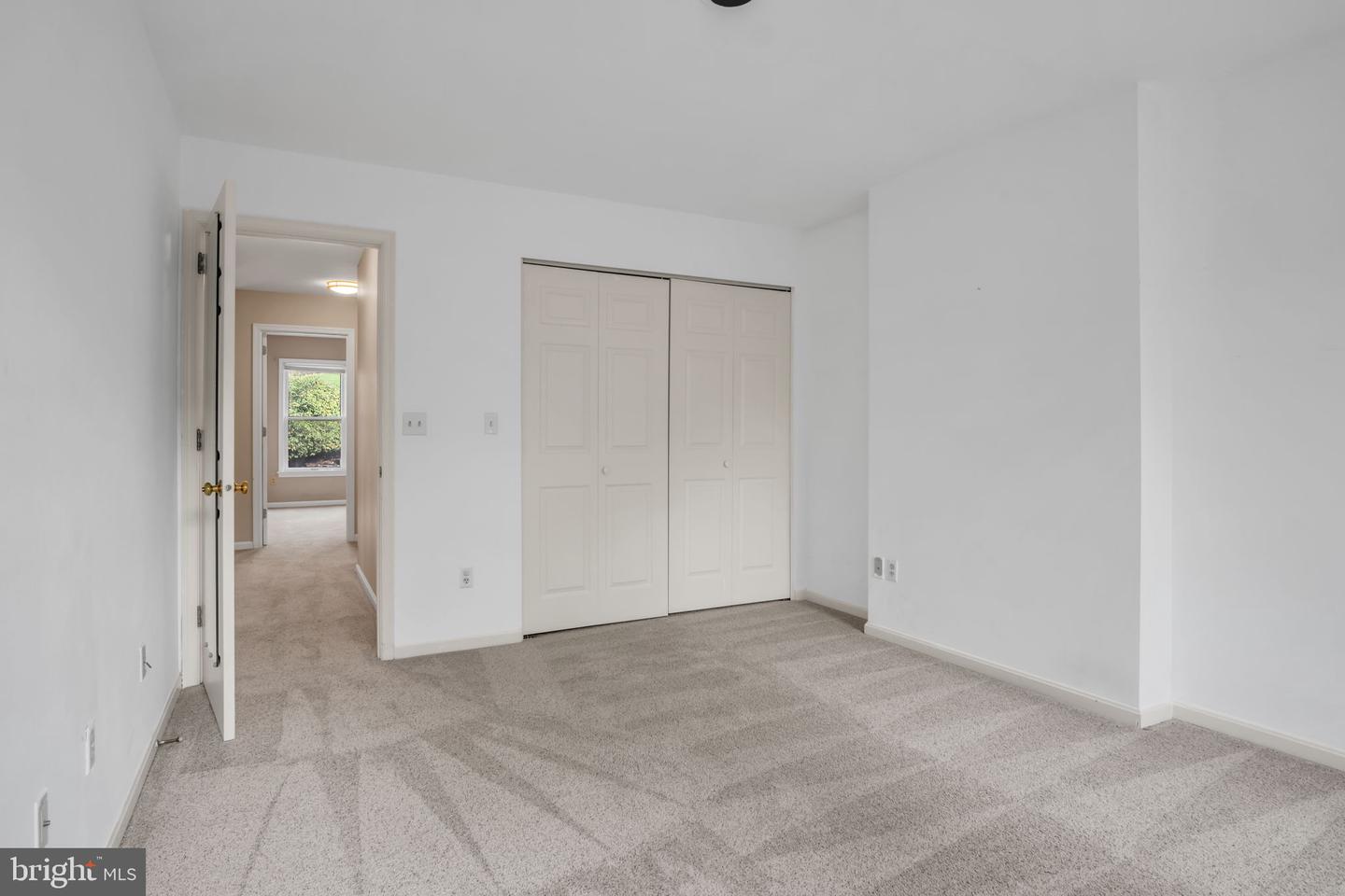 1127 Wicklow Ct Property Photo 32