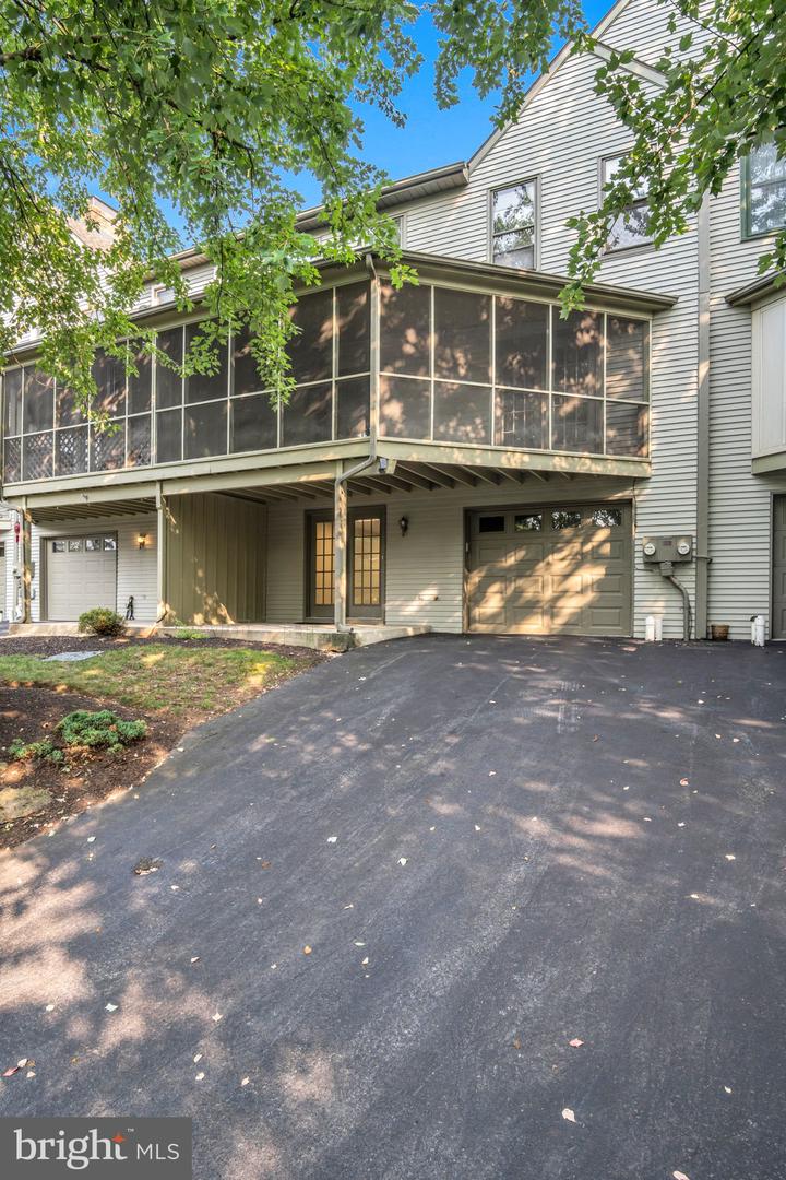 1127 Wicklow Ct Property Photo 39