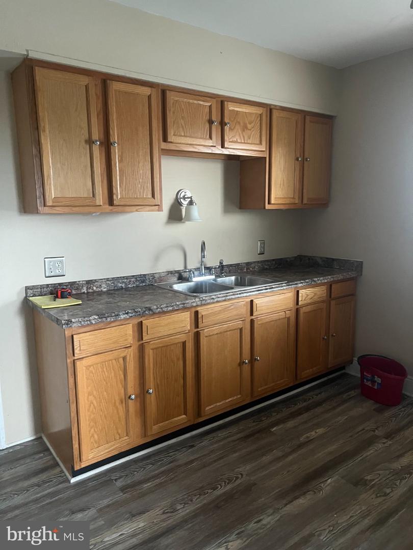 6120 Jonestown Rd #2e Property Photo 8