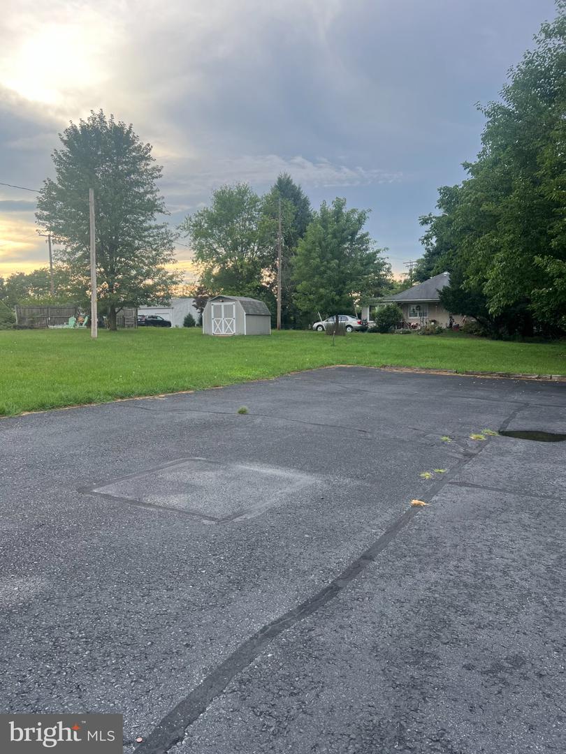 6120 Jonestown Rd #2e Property Photo 16