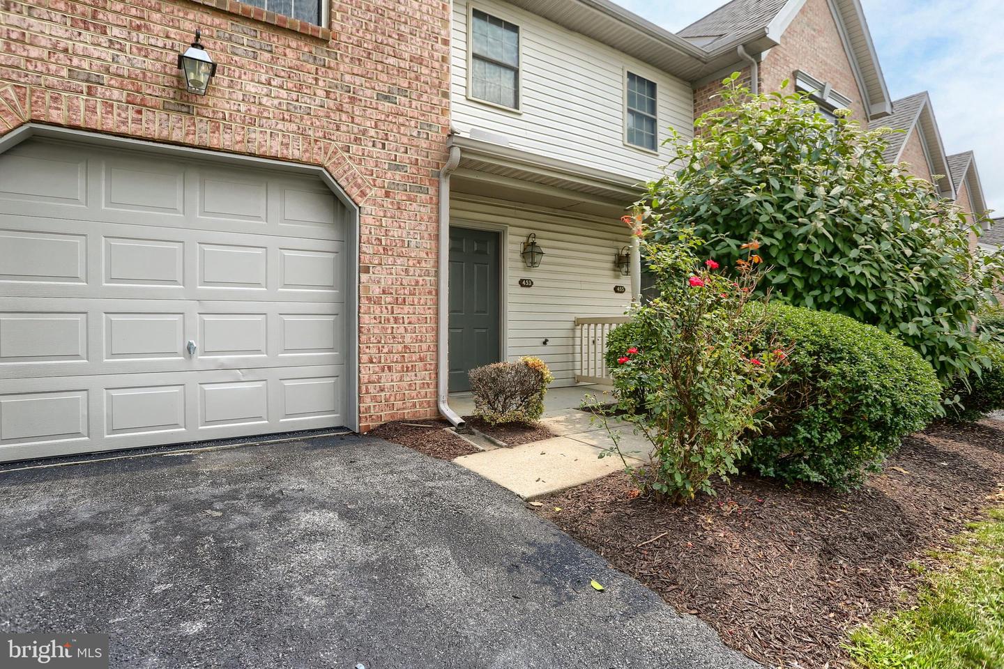 453 Waverly Woods Dr Property Photo 4