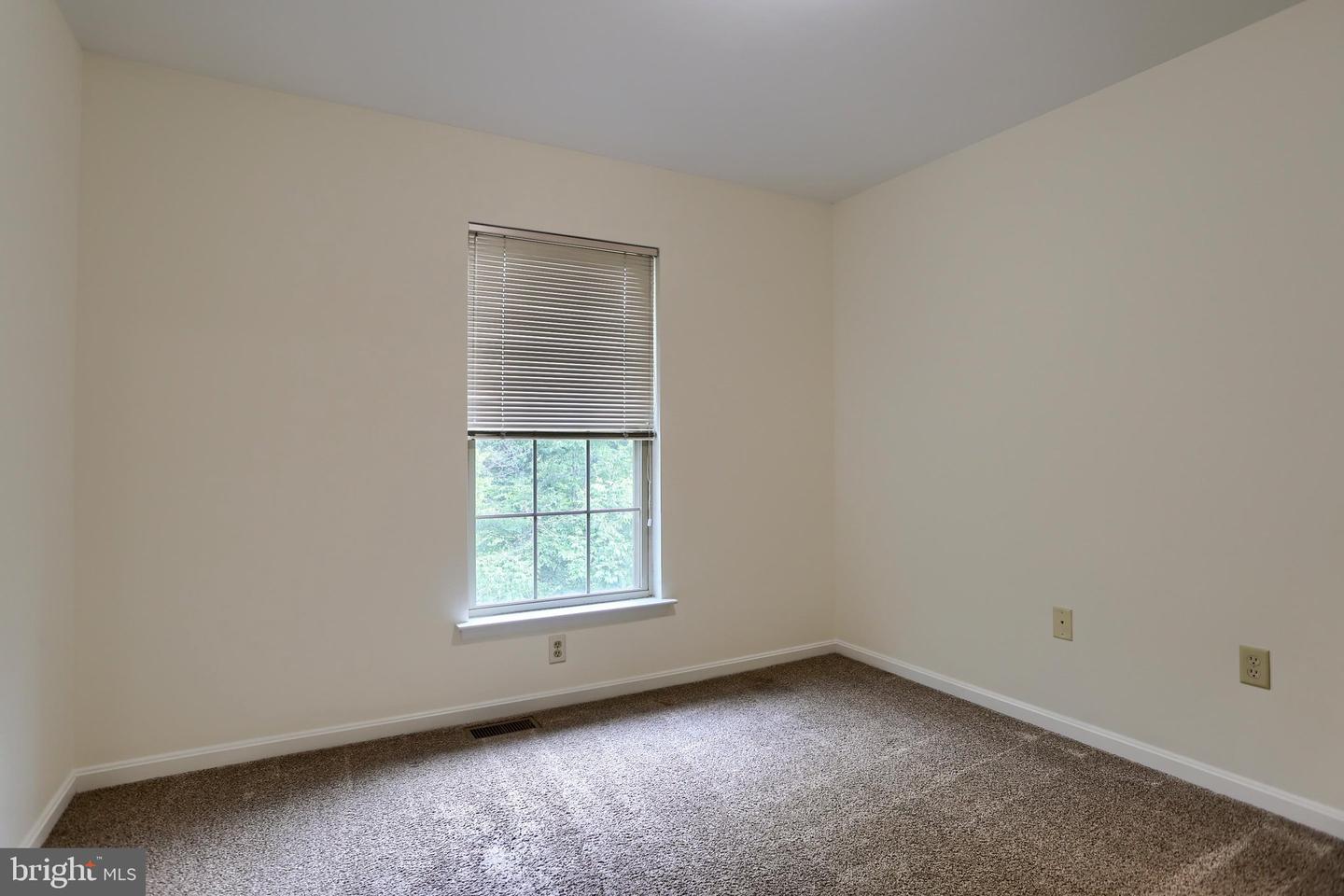 453 Waverly Woods Dr Property Photo 25