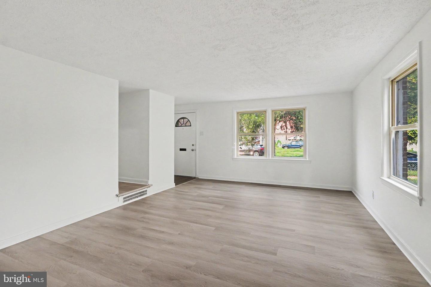 2635 Jefferson St Property Photo 5