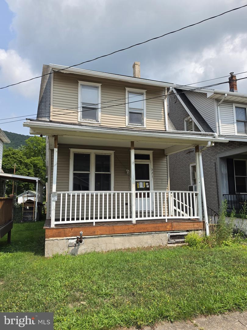 221 NORTH ST Property Photo 1