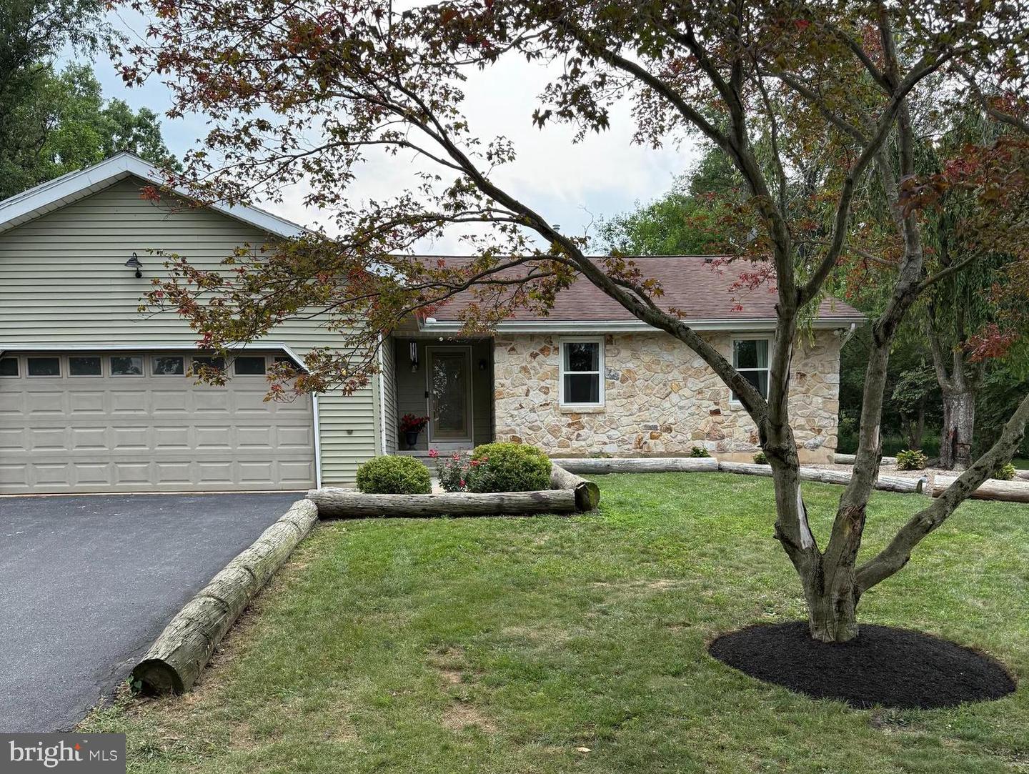 223 Pineview Dr Property Photo 1