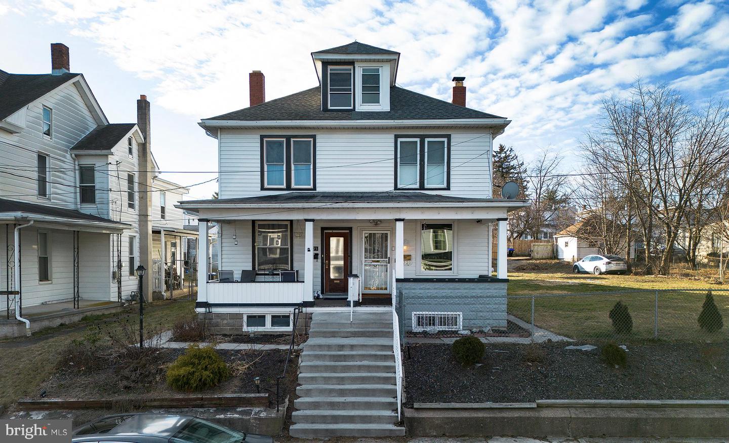 2721 Butler St Property Photo 1