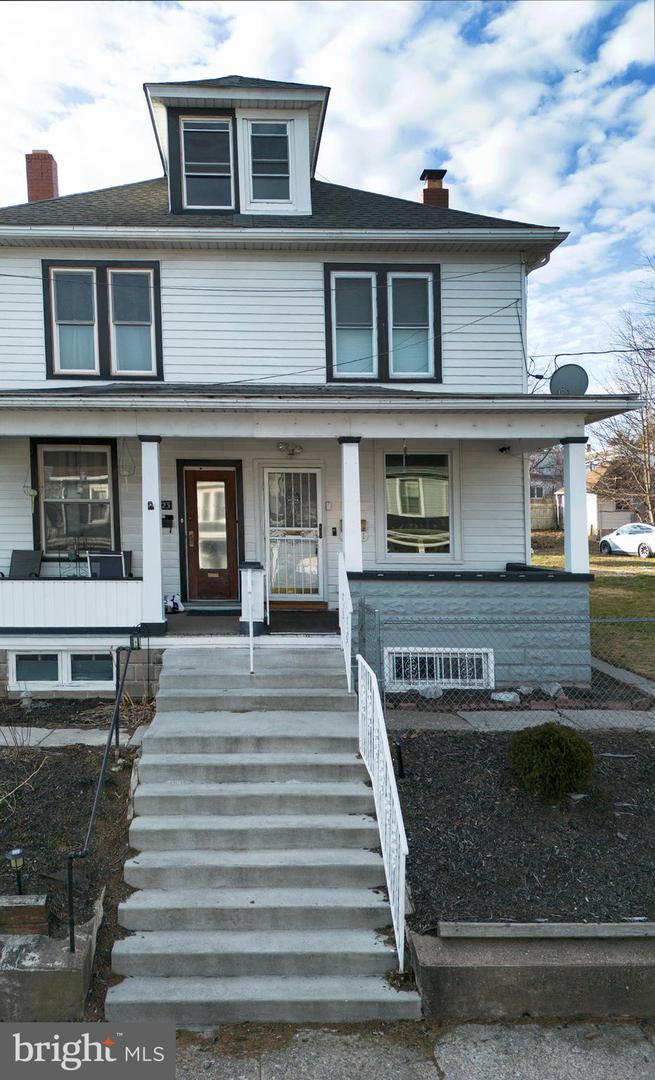 2721 Butler St Property Photo 4