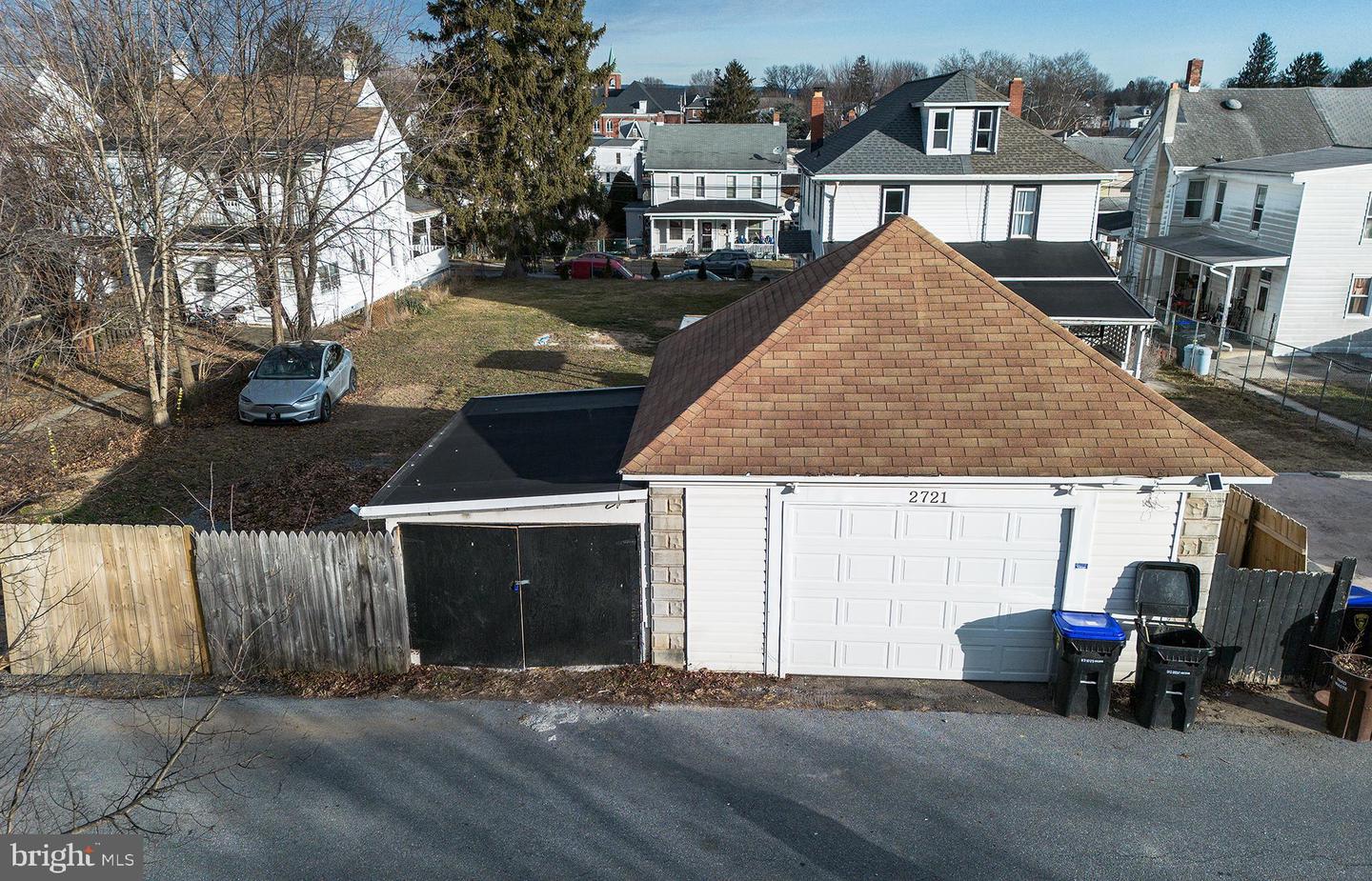 2721 Butler St Property Photo 11