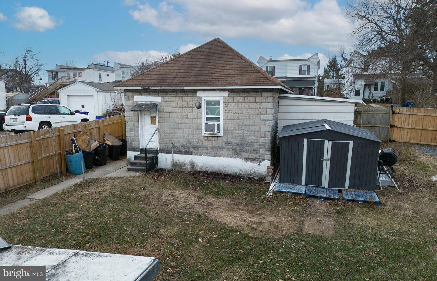 2721 Butler St Property Photo 17