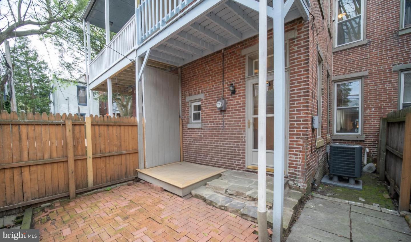1726 Penn St Property Photo 8