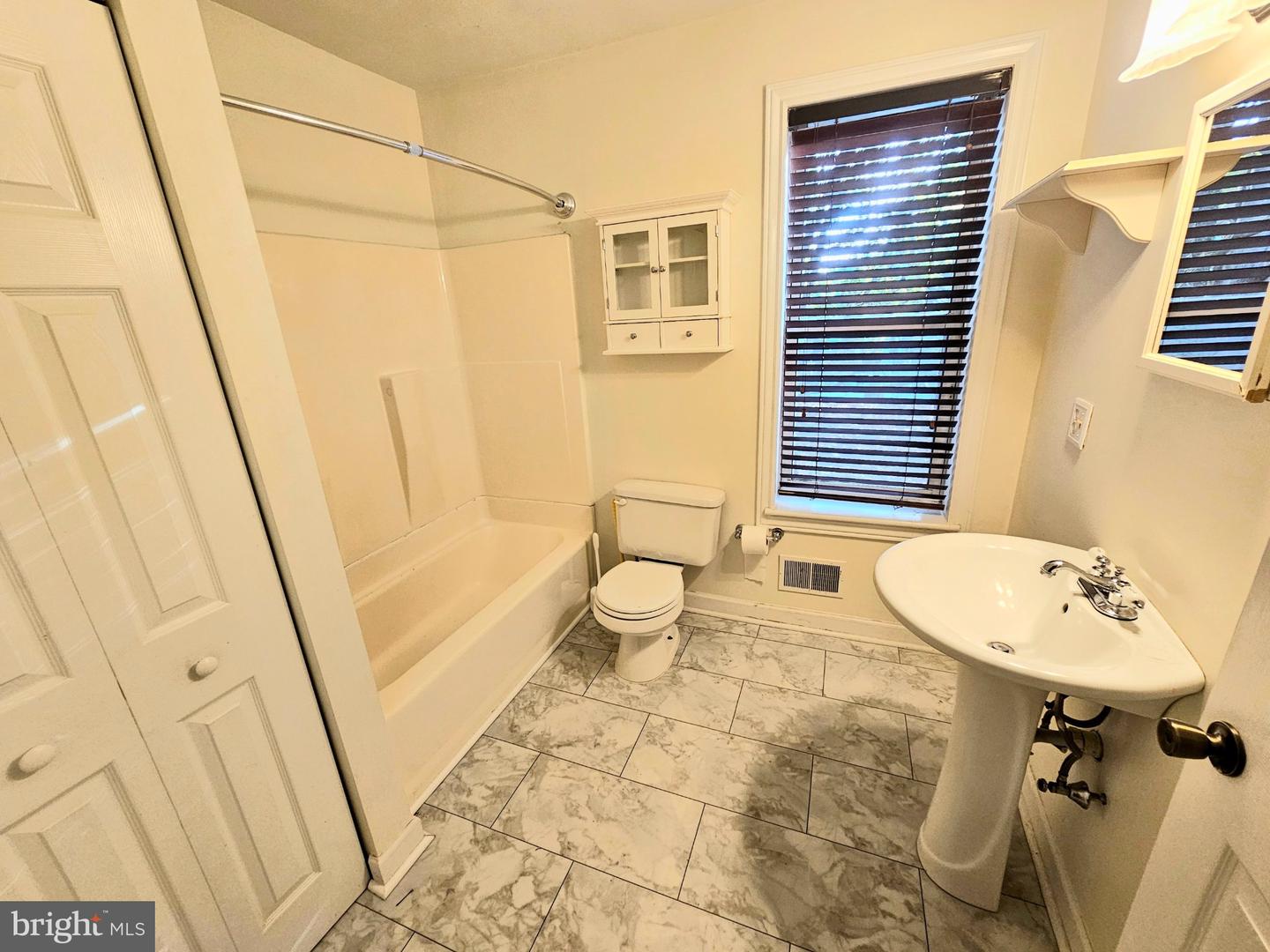1726 Penn St Property Photo 13