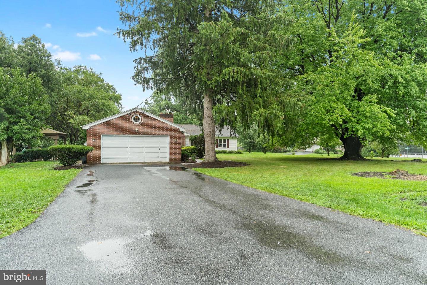 1601 Colonial Rd Property Photo 4