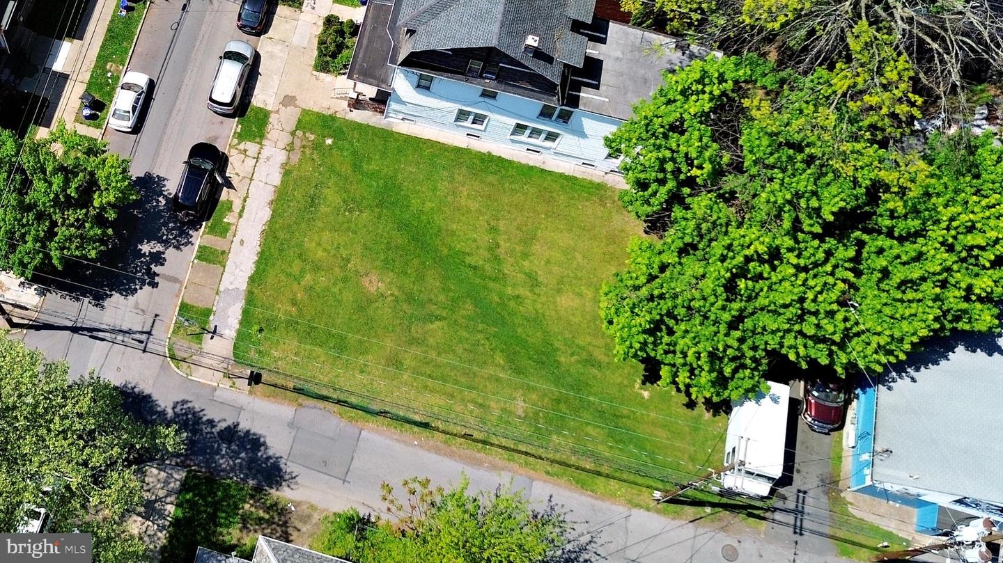 244 Emerald St Property Photo 16