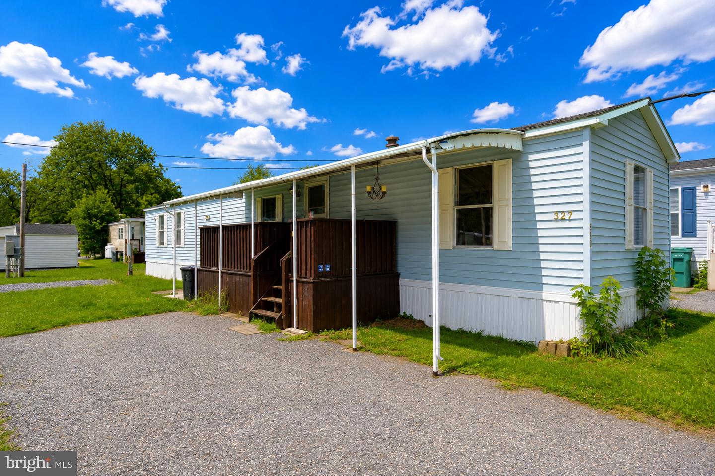 327 Caravan Ct Property Photo 1