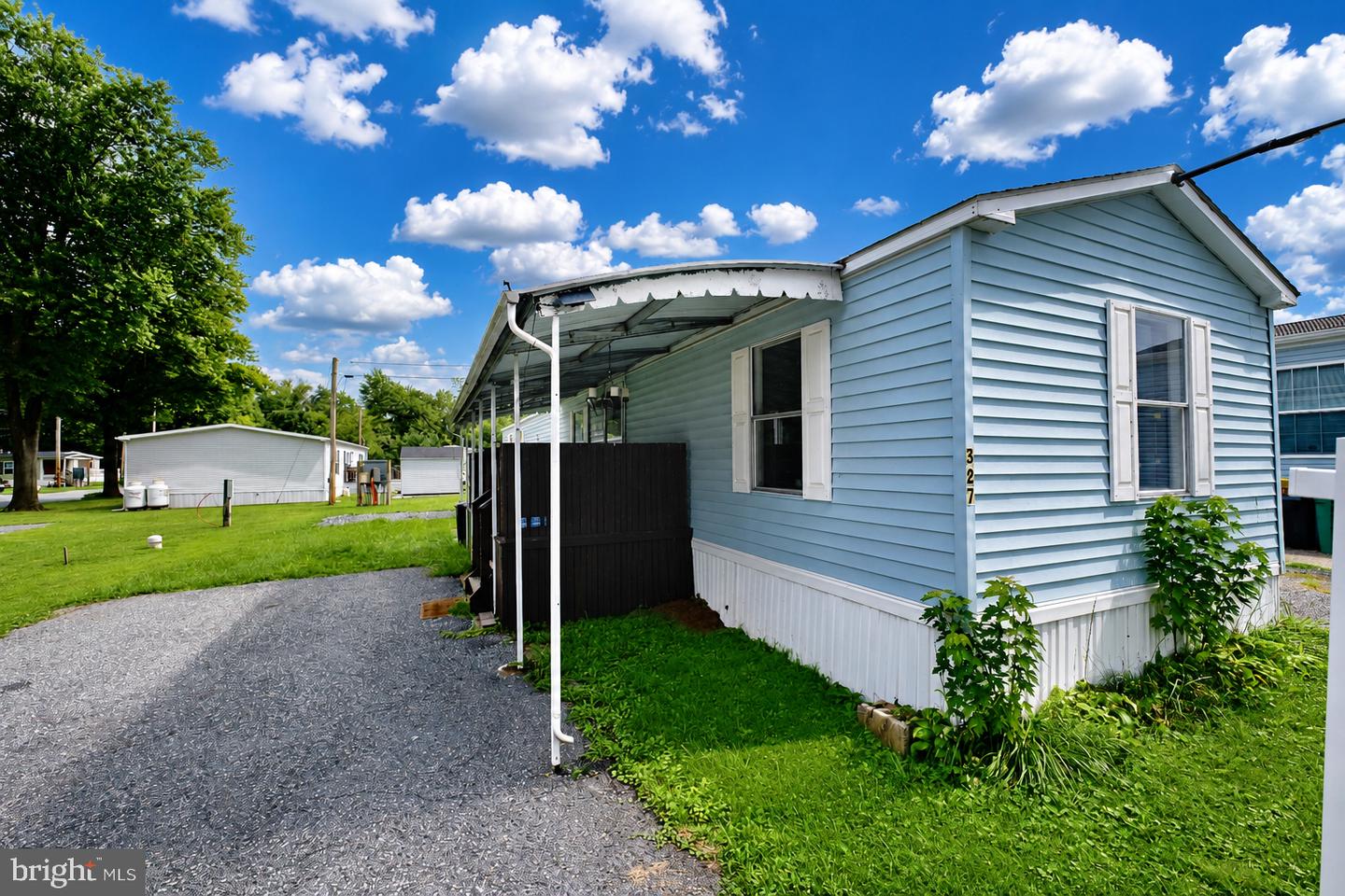 327 Caravan Ct Property Photo 2