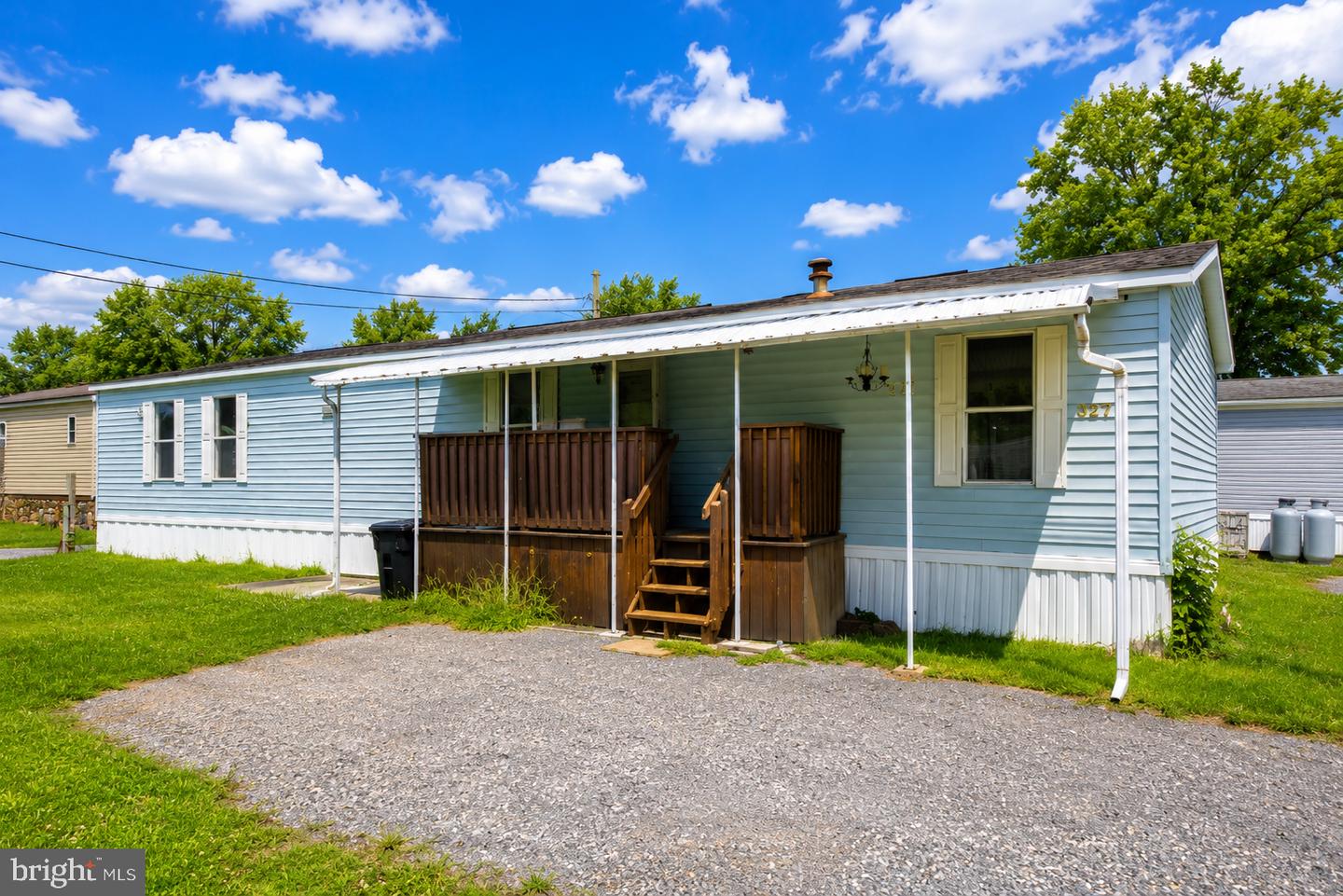 327 Caravan Ct Property Photo 3