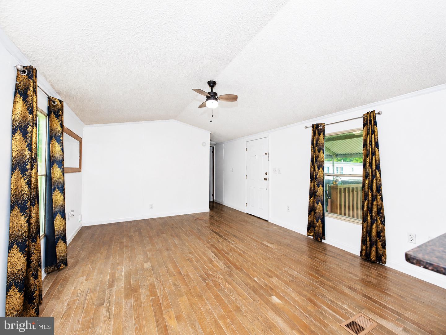 327 Caravan Ct Property Photo 4