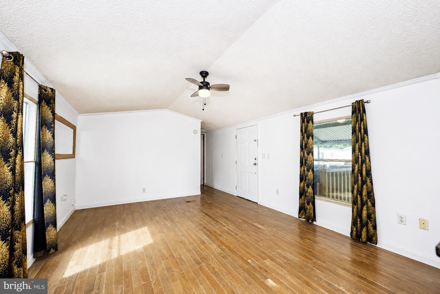 327 Caravan Ct Property Photo 5