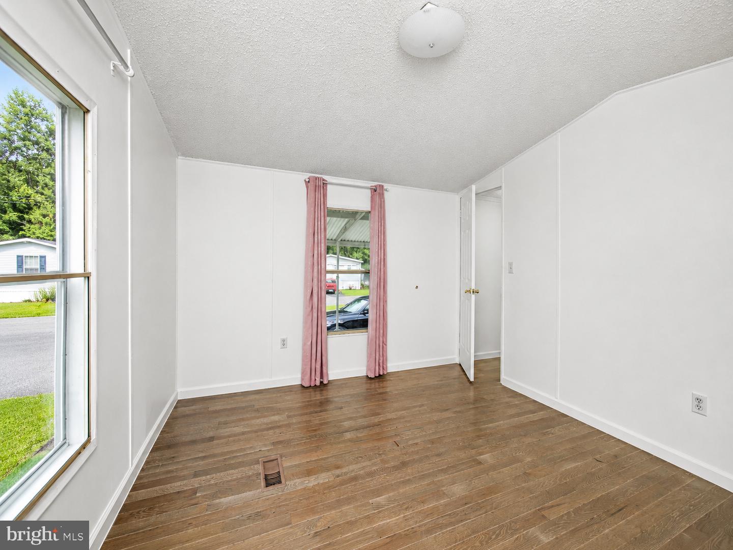 327 Caravan Ct Property Photo 14
