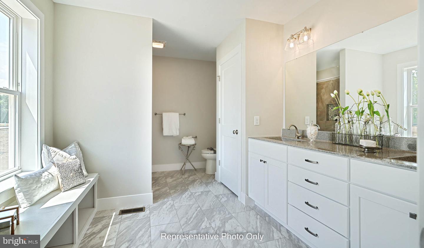 2428 Hawthorne Dr Property Photo 20