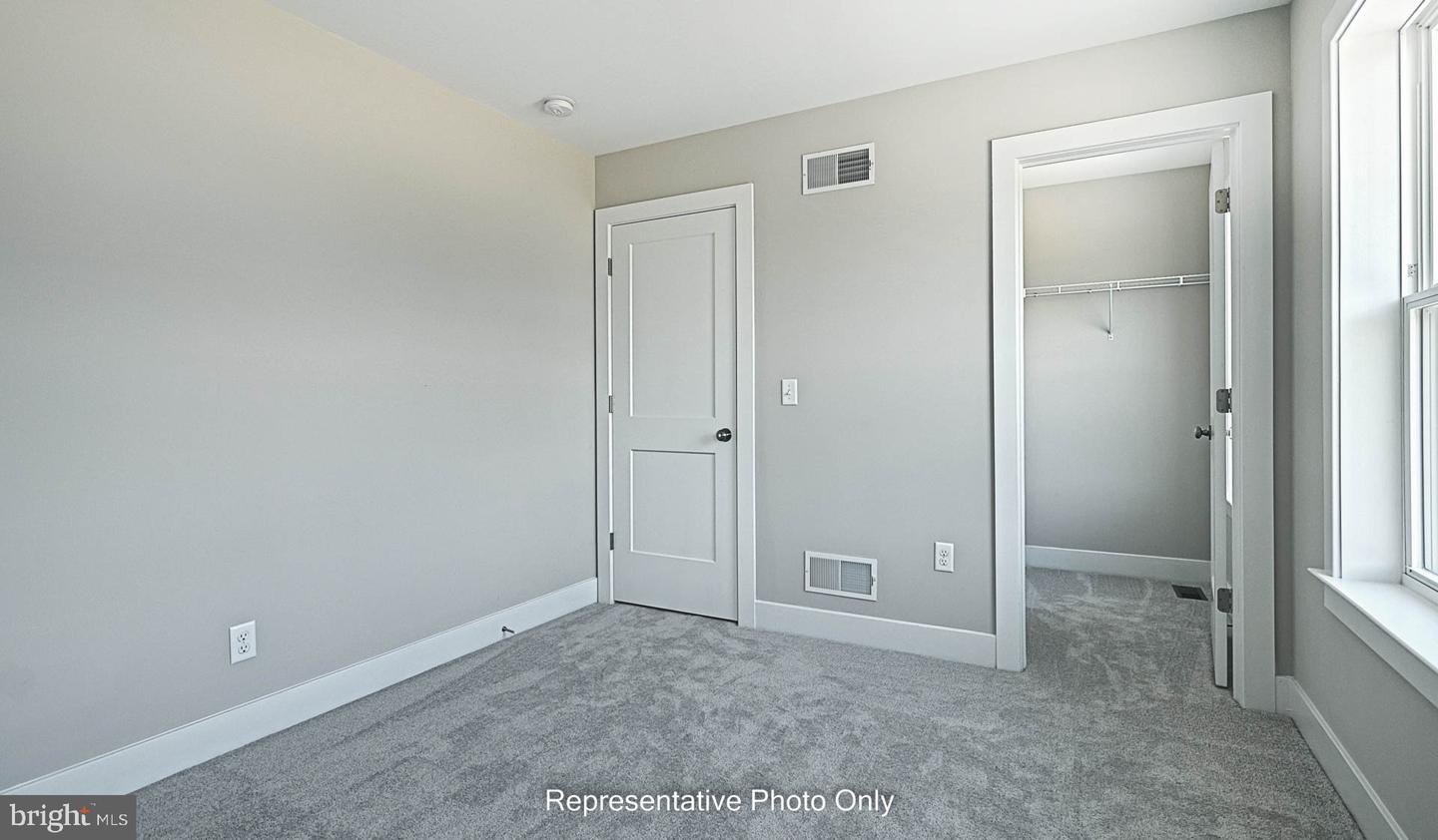 2428 Hawthorne Dr Property Photo 26