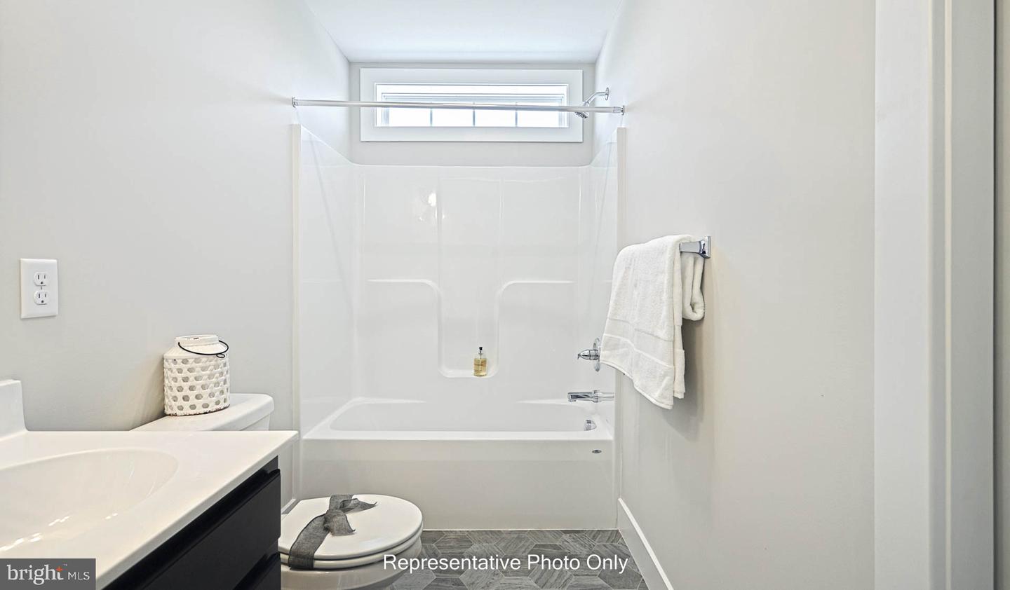 2428 Hawthorne Dr Property Photo 28
