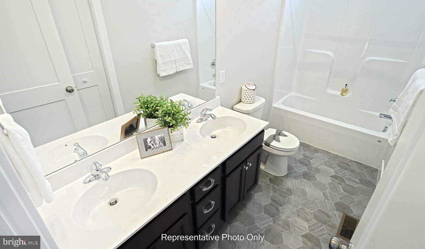 2428 Hawthorne Dr Property Photo 29