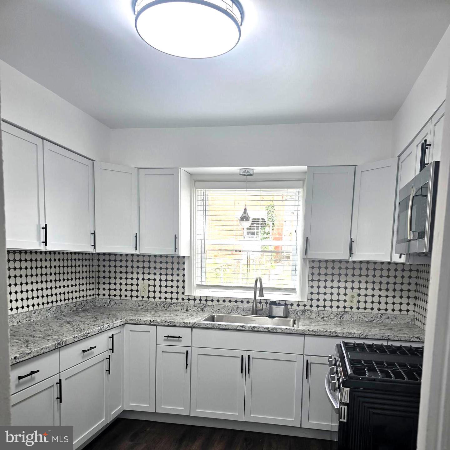 1828 STATE ST Property Photo 1