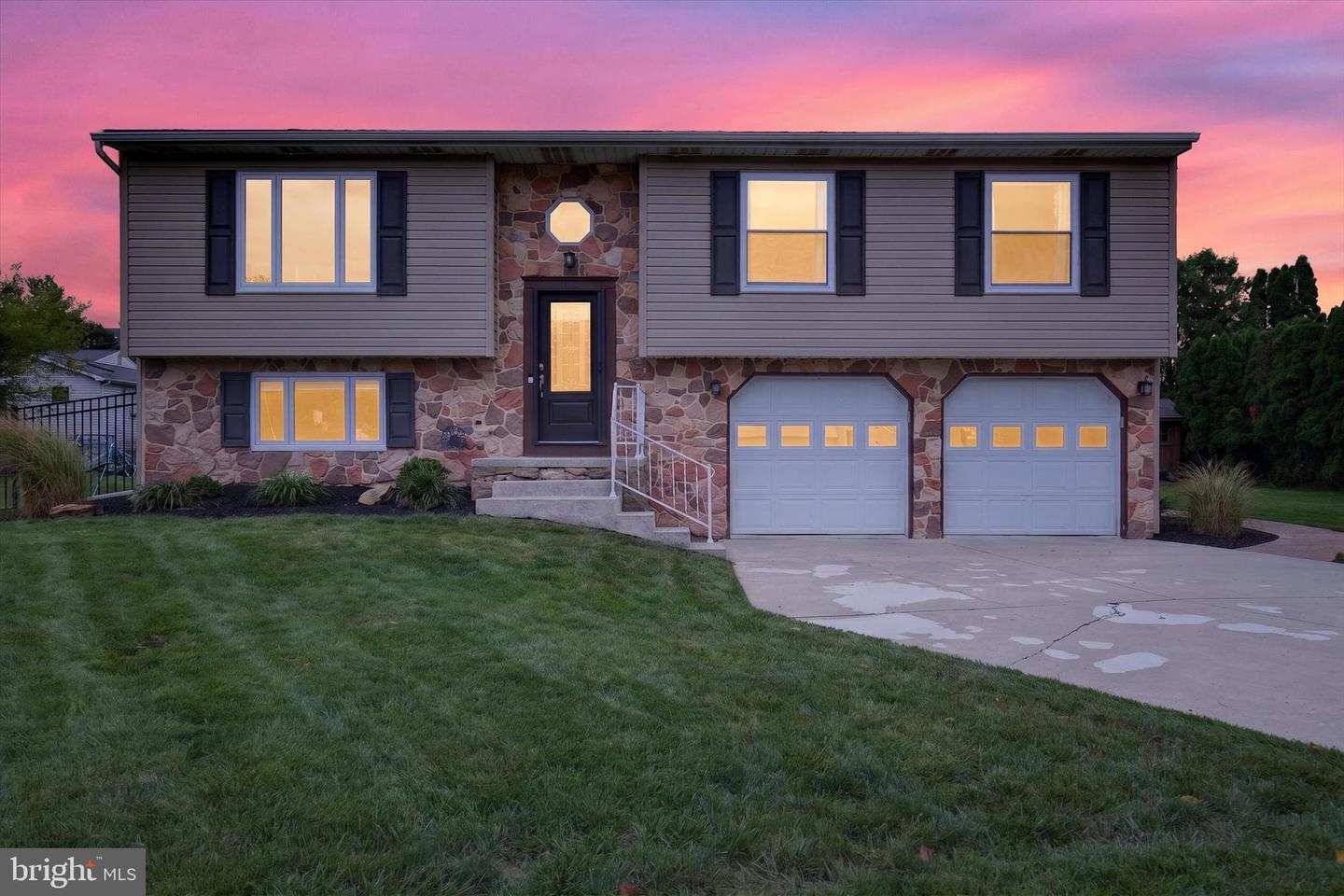4309 VERMONT CT Property Photo 1