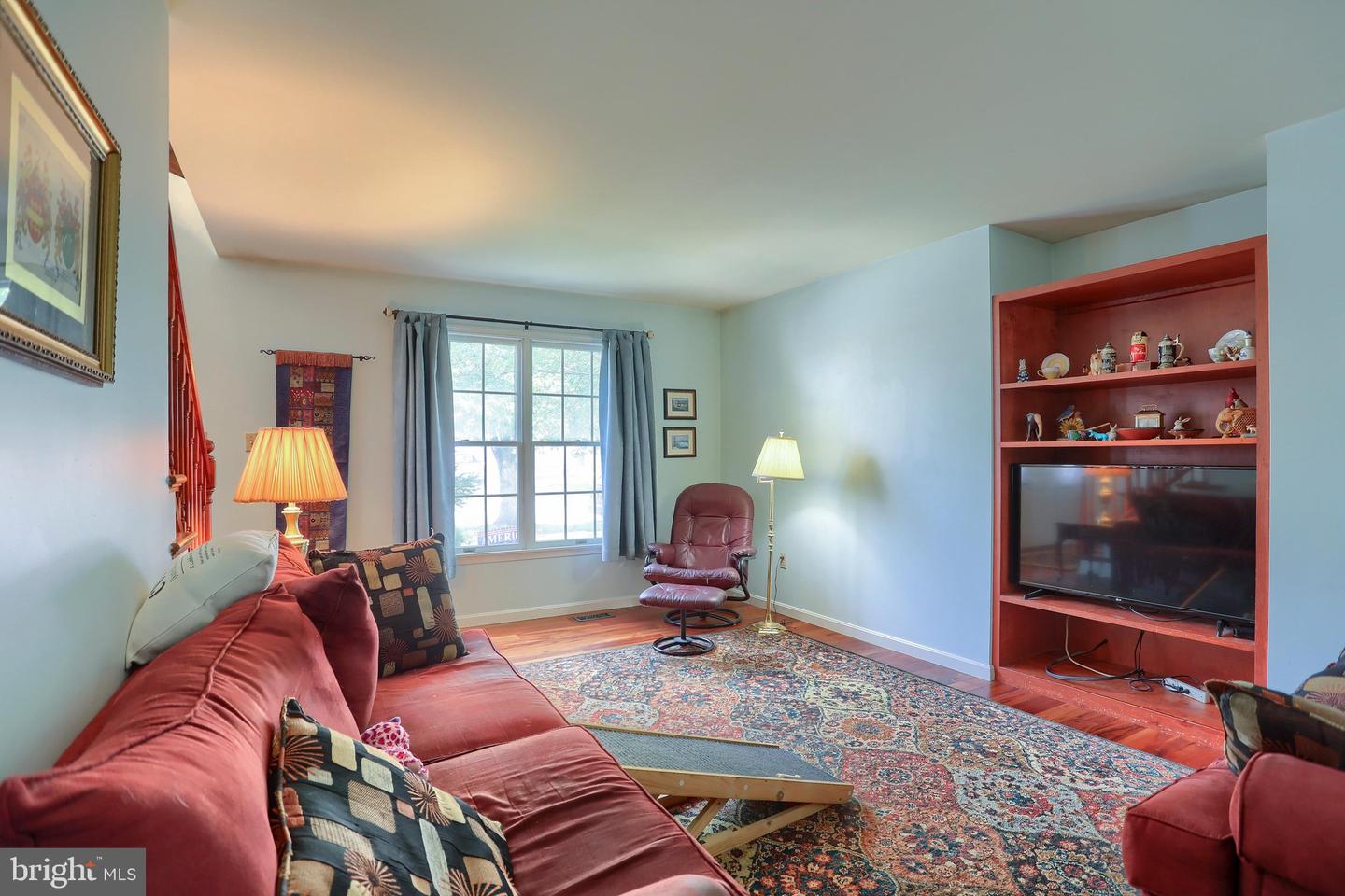 202 Fox Grove Pl Property Photo 6