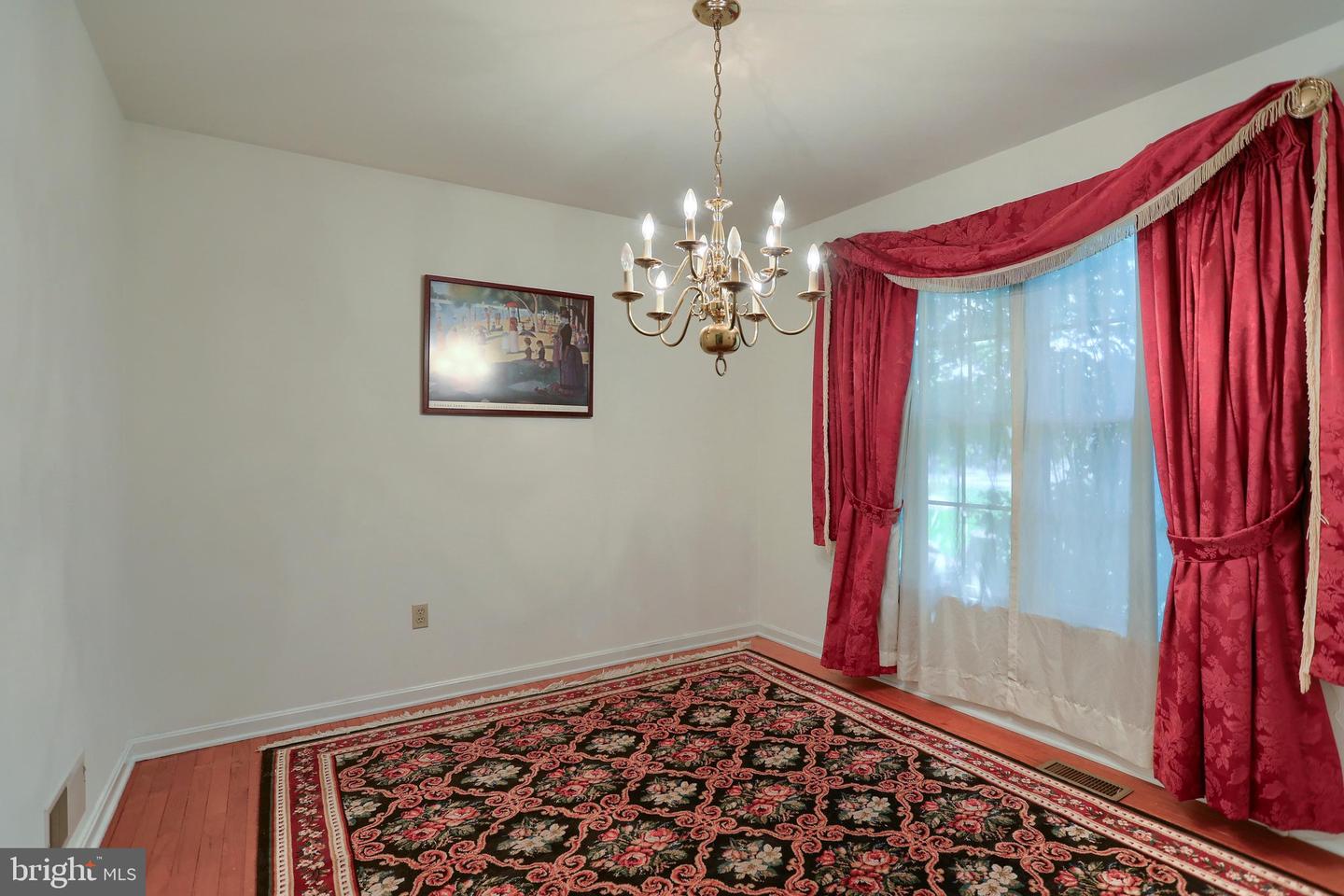 202 Fox Grove Pl Property Photo 7