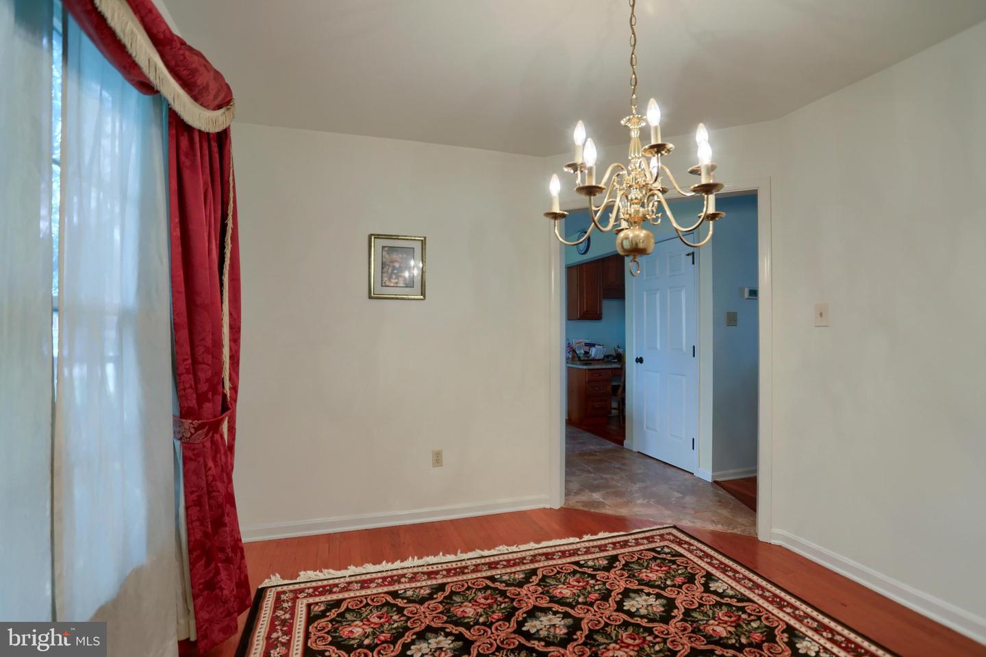 202 Fox Grove Pl Property Photo 8