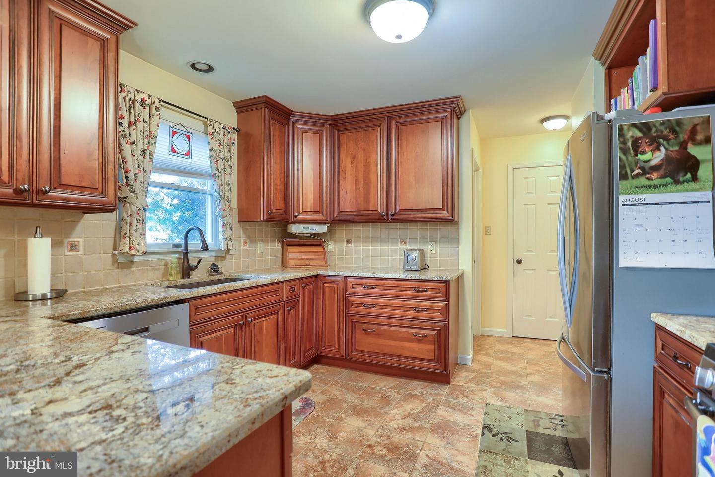 202 Fox Grove Pl Property Photo 12